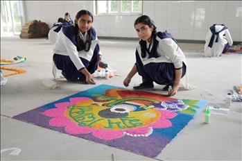 item_0_Inter_House_Rangoli_Comp-_(4)_resize.JPG